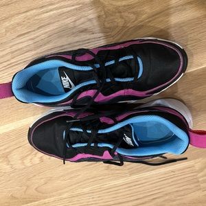 WORN ONCE Nike low top sneakers  US 8